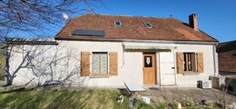 jolie maison en pierre avec jardin