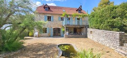 maison en pierre avec piscine et vue