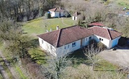 plain-pied sur terrain avec dépendance sur terrain de 2500 m²