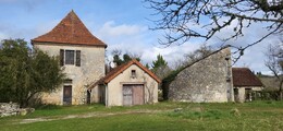 propriété en pierre à restaurer sur 10 hectares